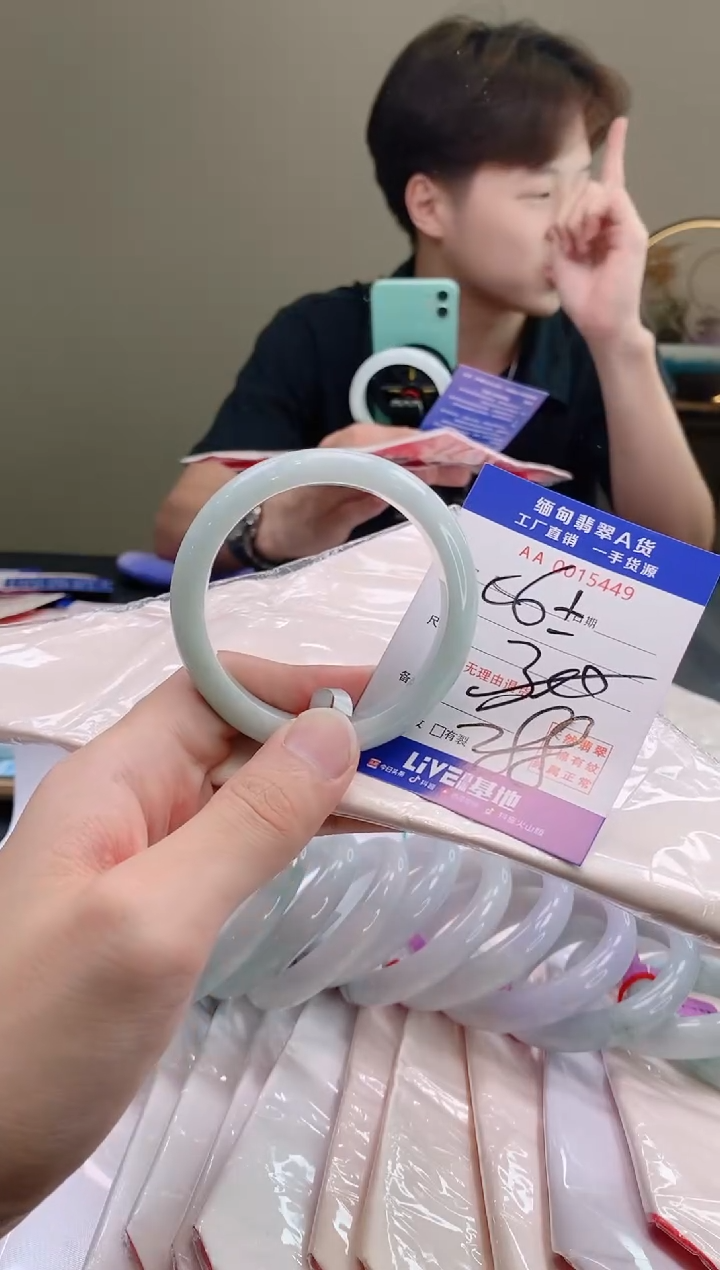 翡翠手镯未镶嵌56