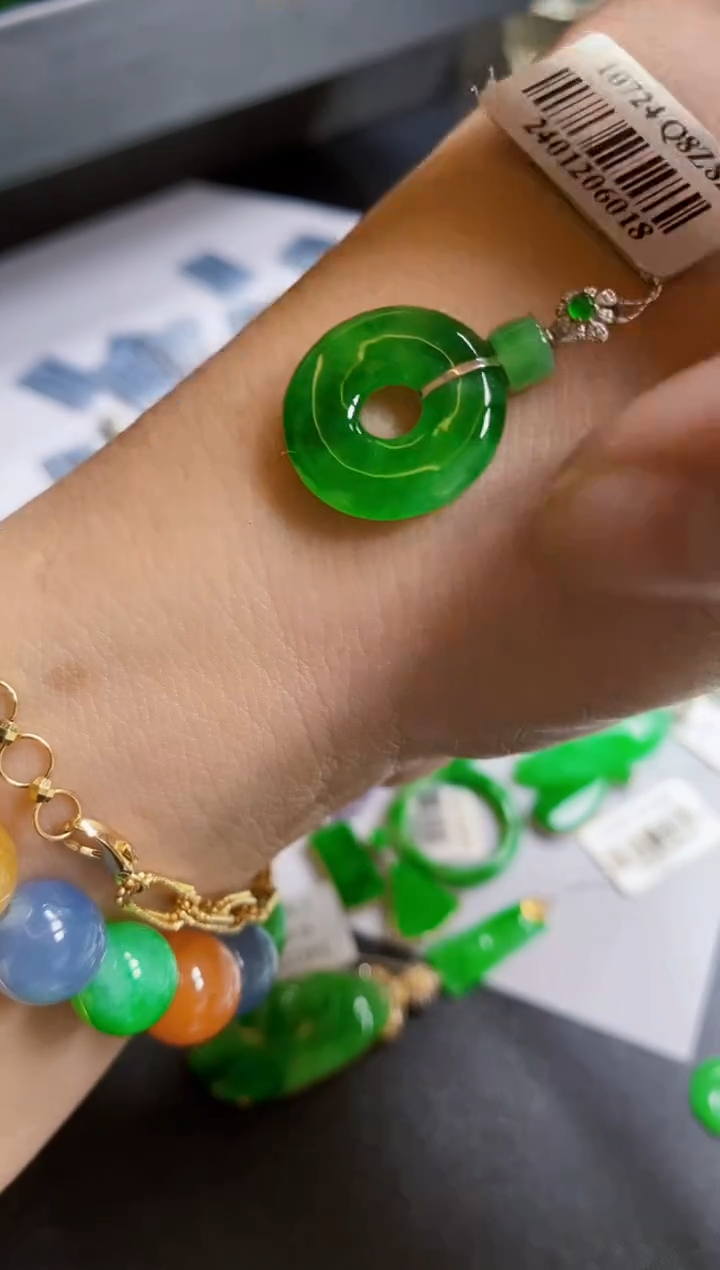 【闪购商品】翡翠颈饰18K金镶嵌吊坠