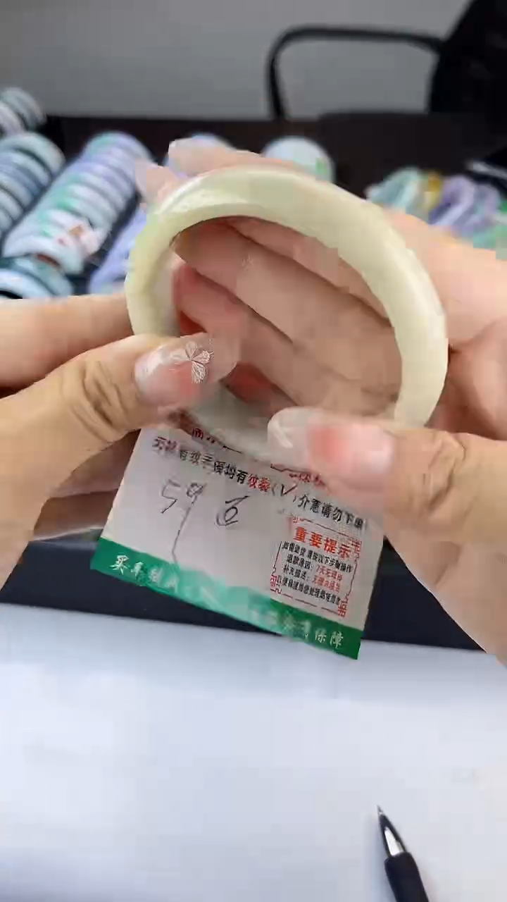 翡翠未镶嵌手镯翡翠1
