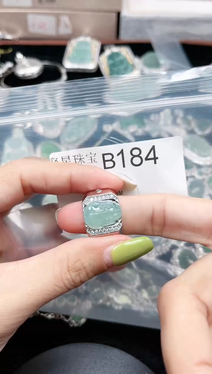 【闪购商品】翡翠颈饰未镶嵌184赠皮绳