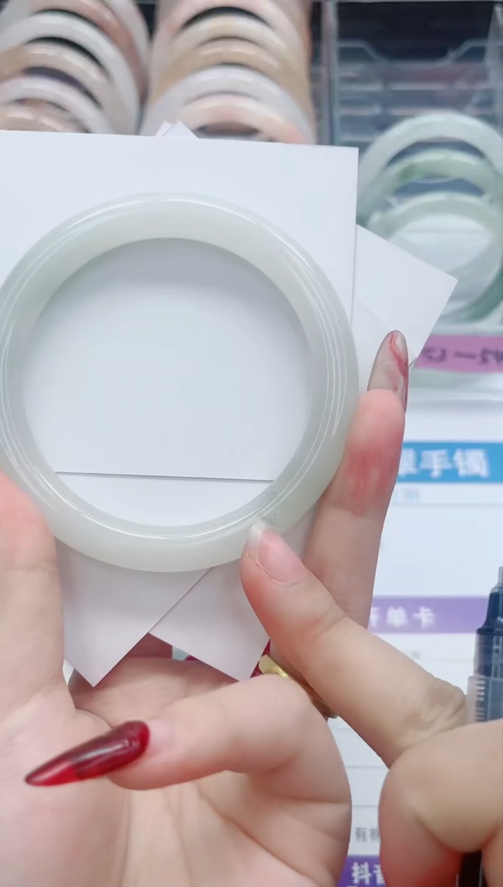 【闪购商品】石英质玉手镯未镶嵌93-58.4