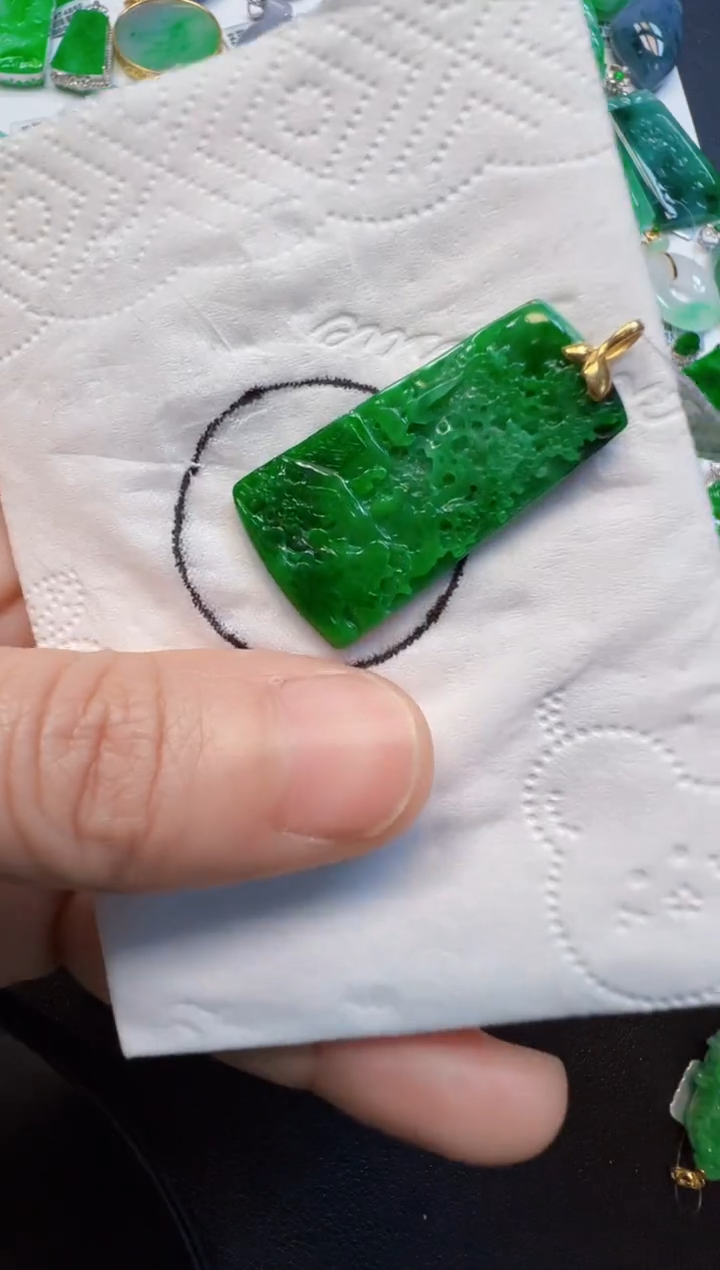 【闪购商品】翡翠吊坠(不含链)18K金镶嵌680