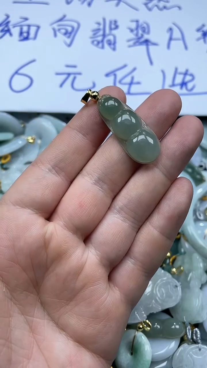 翡翠18K金镶嵌颈饰11111