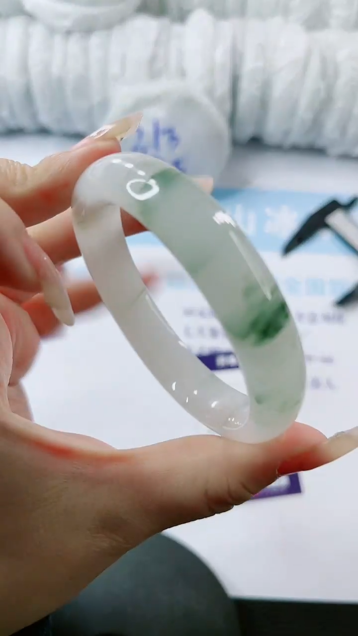 【闪购商品】石英质玉手镯未镶嵌多样性发货L492