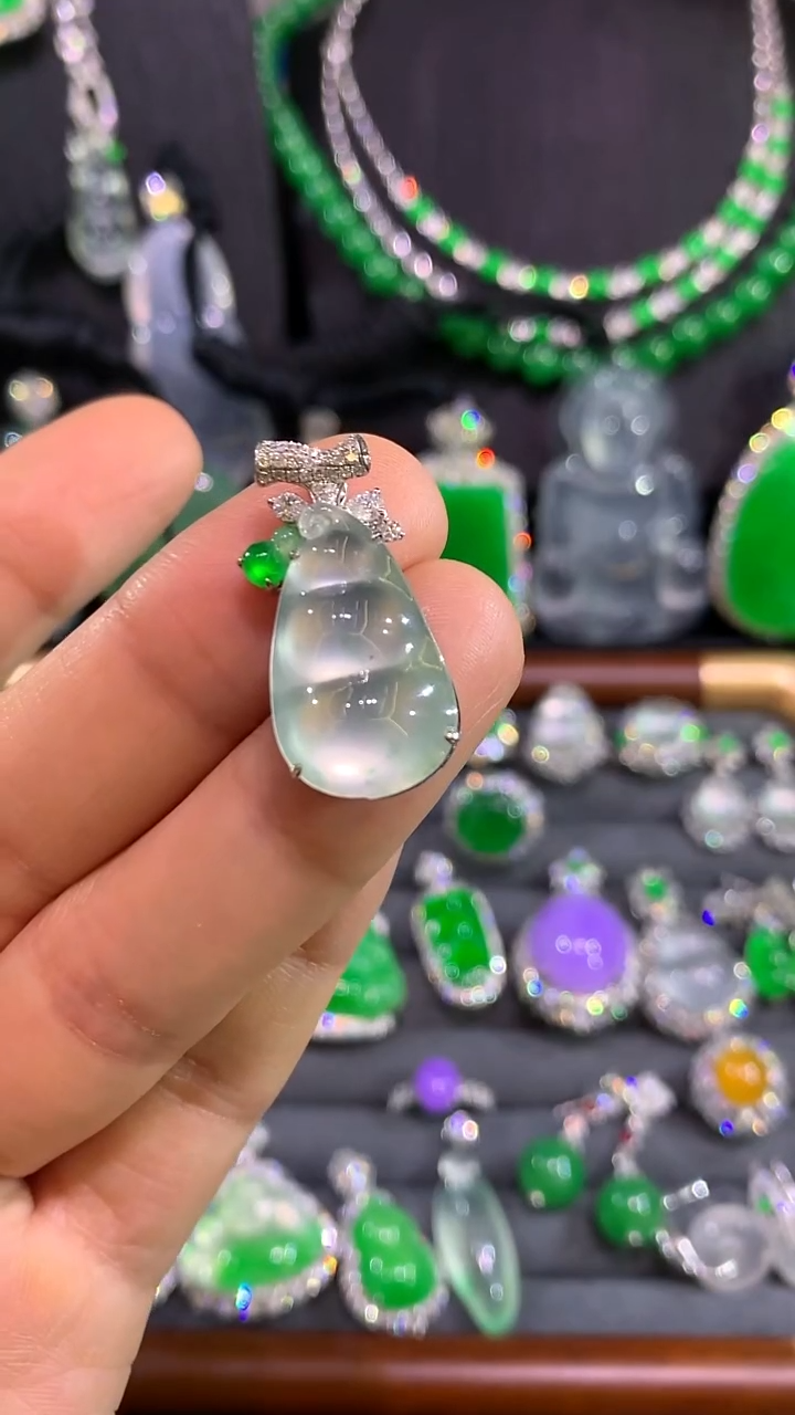 吊坠(不含链)18K金镶嵌翡翠豆子