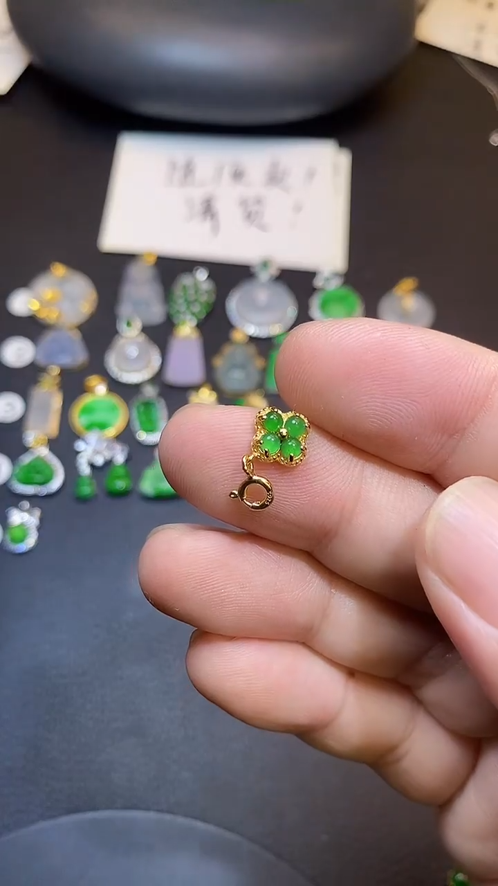 吊坠(不含链)银S925镶嵌翡翠！1