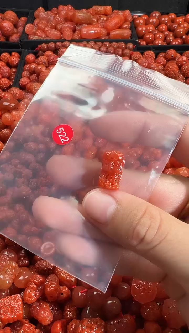 颈饰未镶嵌南红玛瑙1