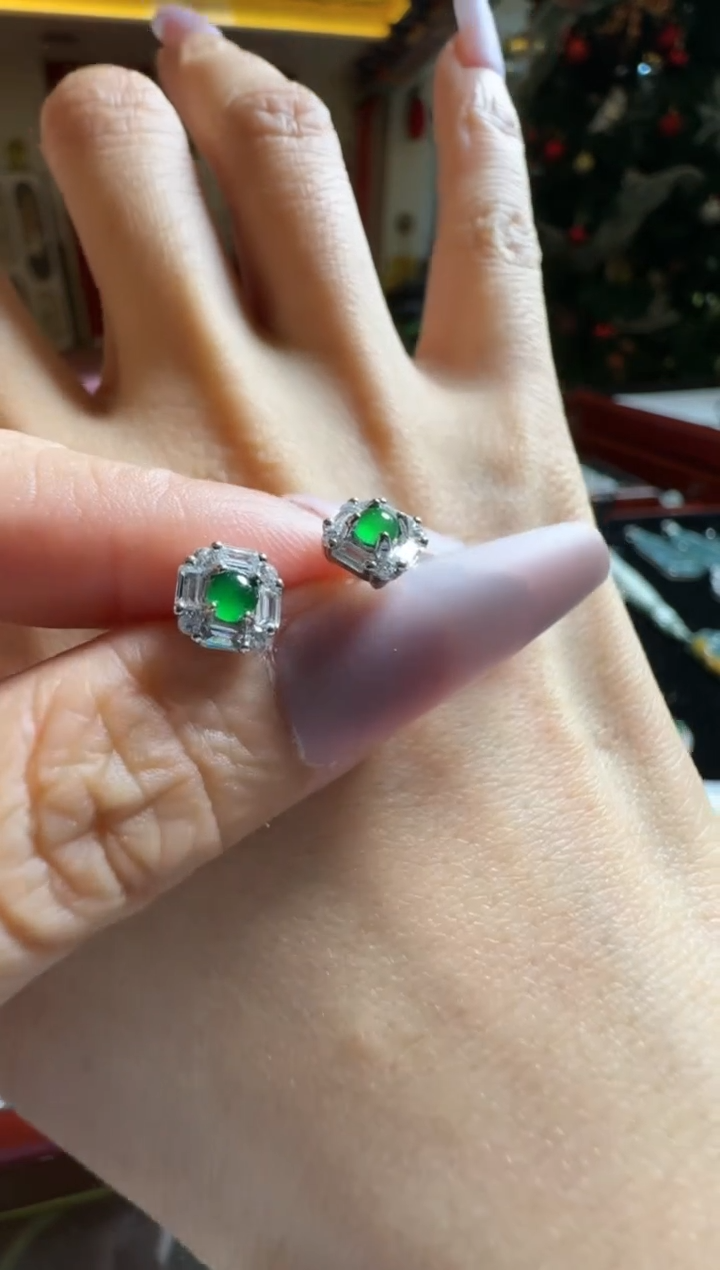 【闪购商品】翡翠吊坠(不含链)未镶嵌翡翠