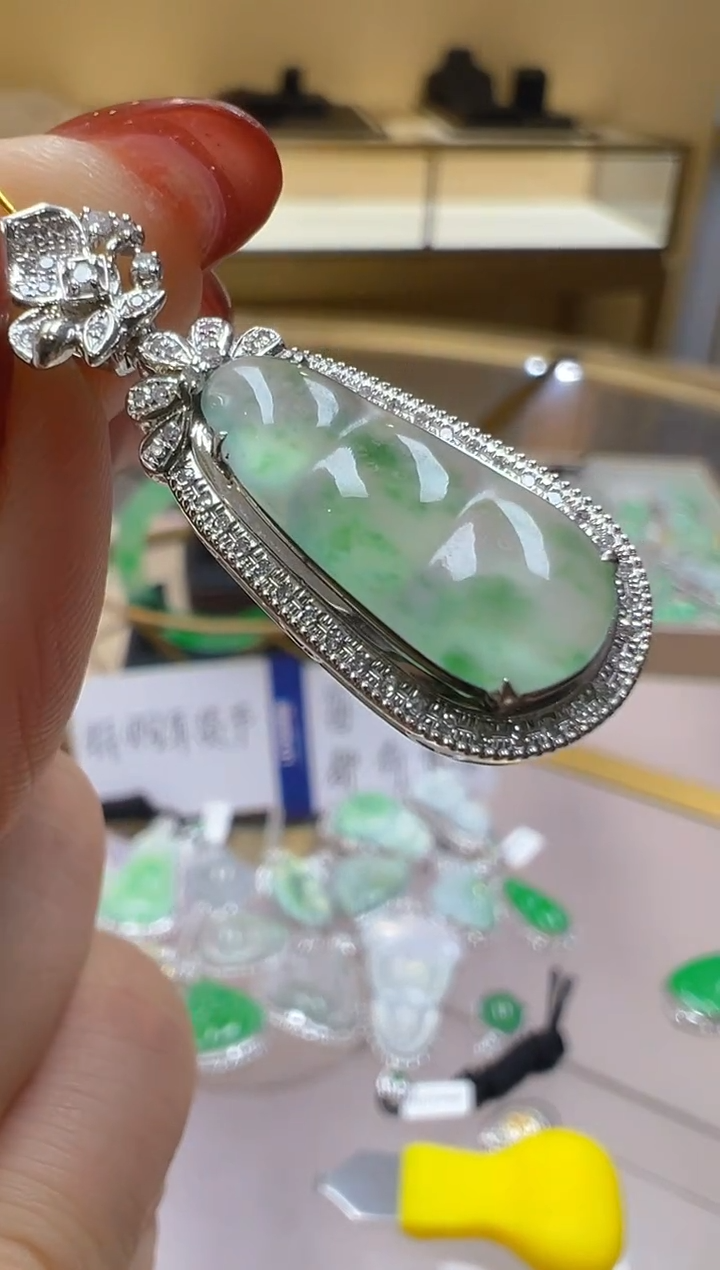 【闪购商品】翡翠吊坠(不含链)18K金镶嵌多样性团购发一件