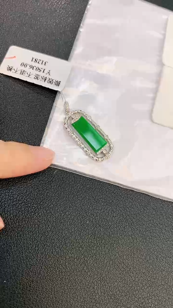 翡翠18K金镶嵌颈饰赠礼盒证书 麦麦