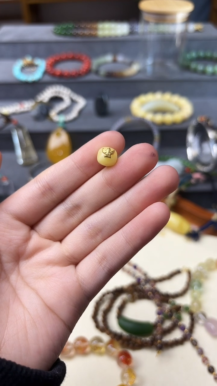 裸石蜜蜡18K金镶嵌18K金蜜蜡配饰GW