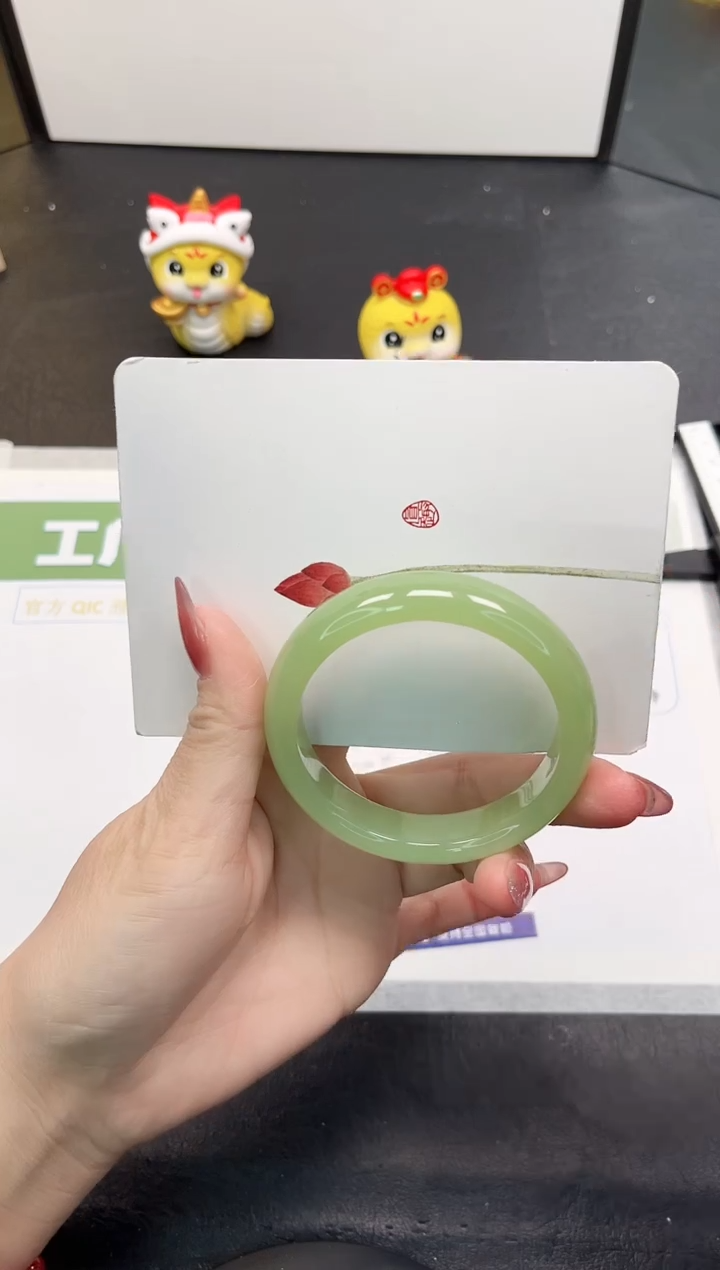 【闪购商品】石英质玉手镯未镶嵌100-54.4