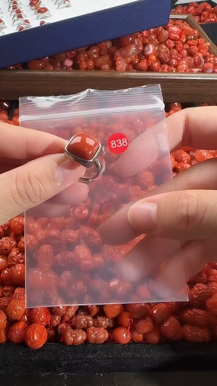 颈饰未镶嵌南红玛瑙1