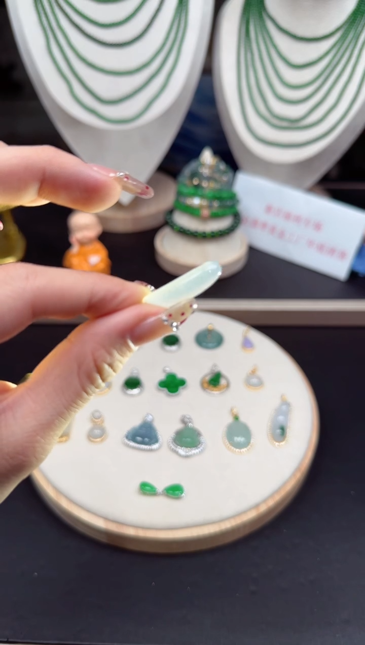 【闪购商品】翡翠项圈18K金镶嵌5465489978888
