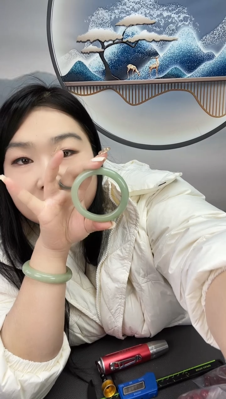 未镶嵌密玉绿镯子密玉（石英质玉）可*可儿54