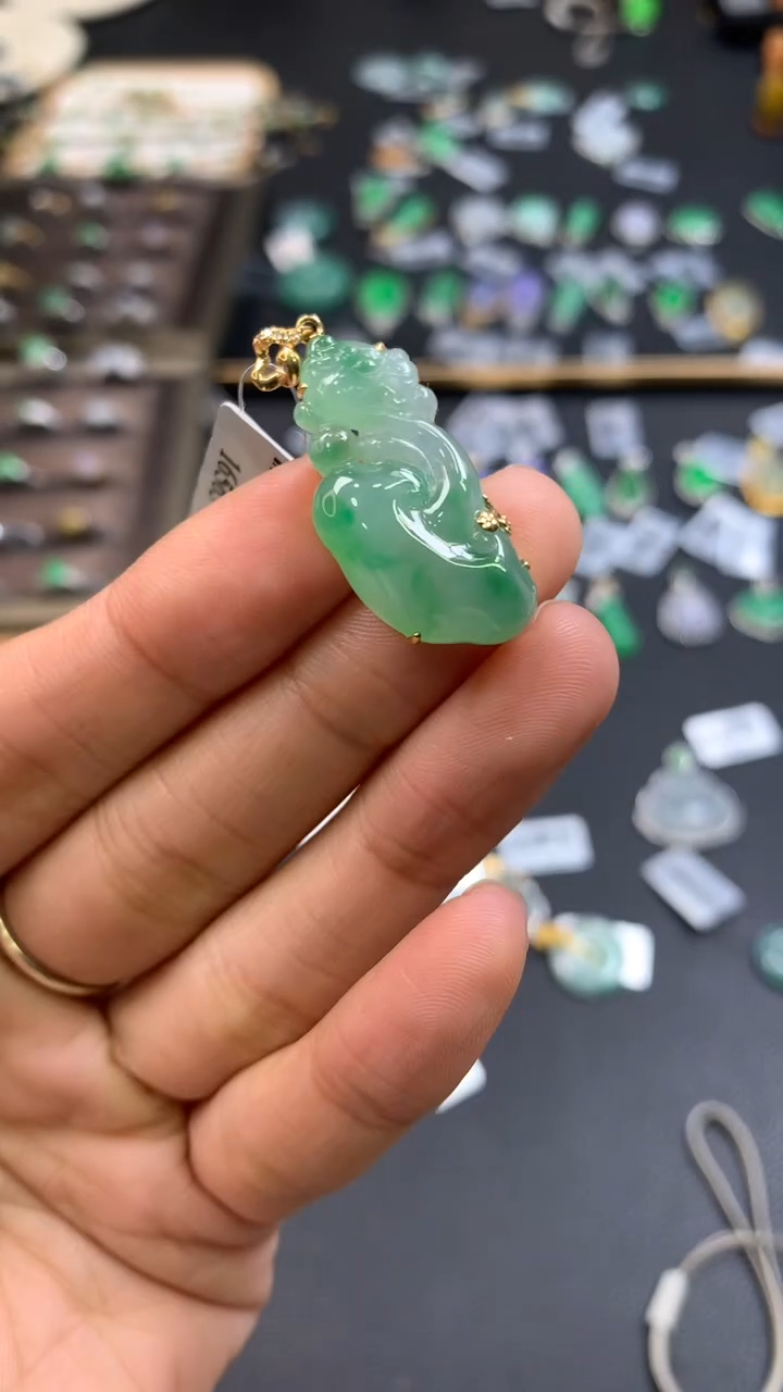 颈饰18K金镶嵌翡翠16565