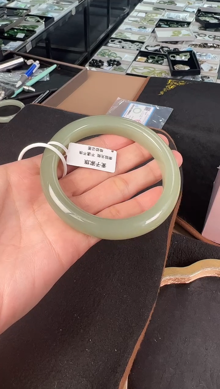 未镶嵌手镯和田玉燕*_多样性发1 62