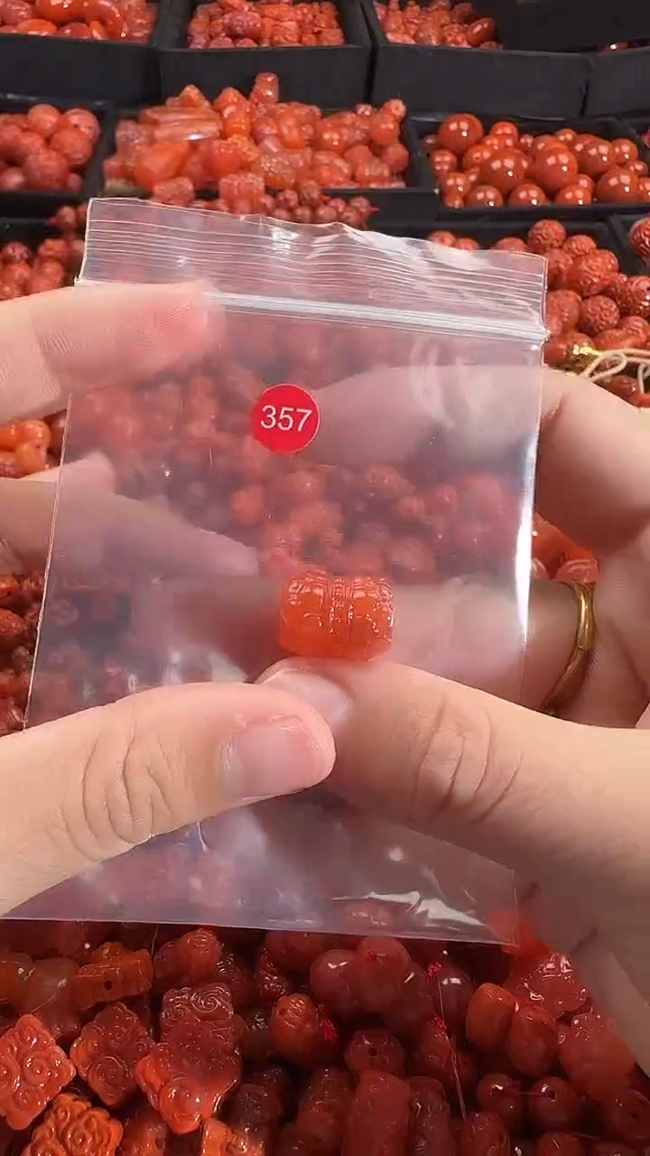 颈饰未镶嵌南红玛瑙1