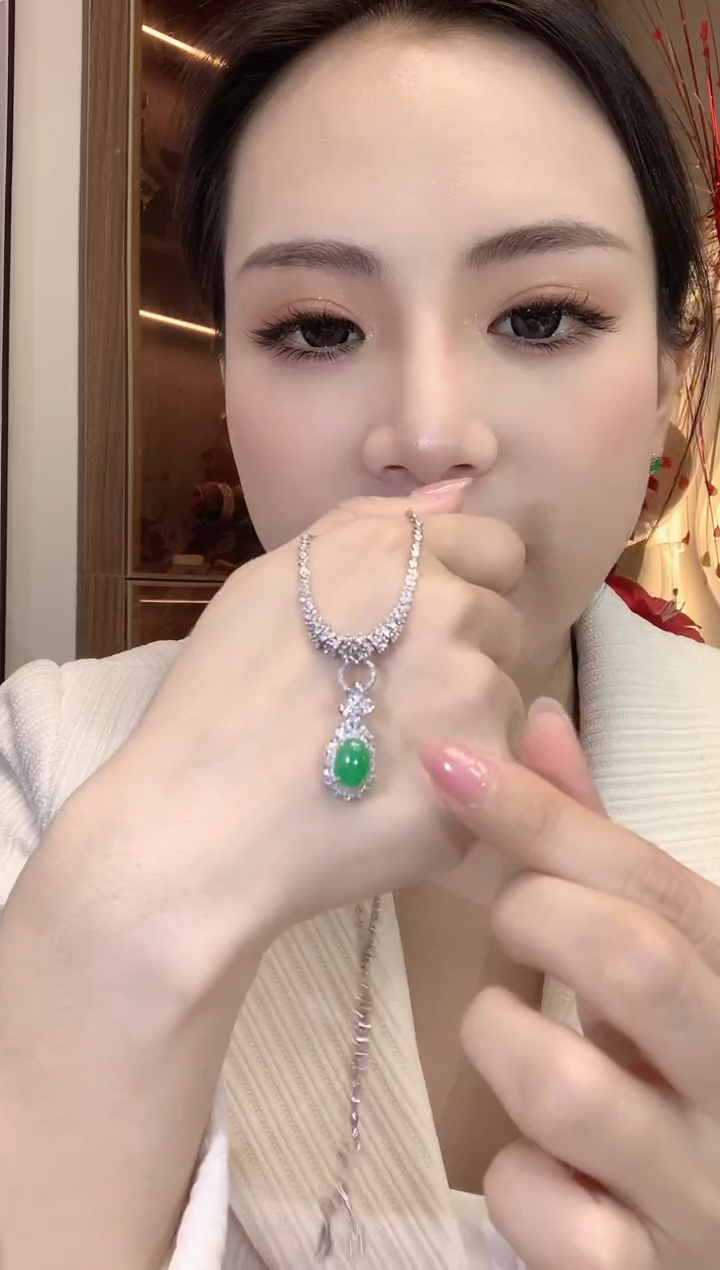 【闪购商品】翡翠吊坠(不含链)18K金镶嵌A9 多样性发货一件