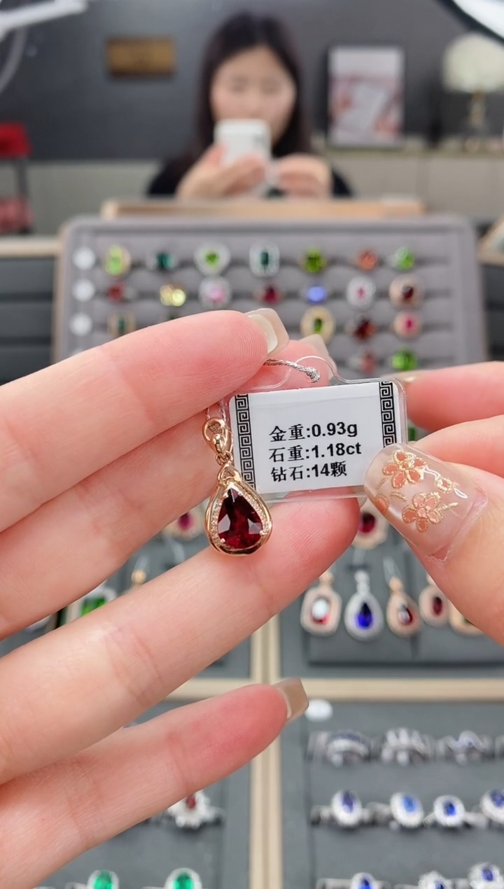 【闪购商品】碧玺颈饰18K金镶嵌1.18 