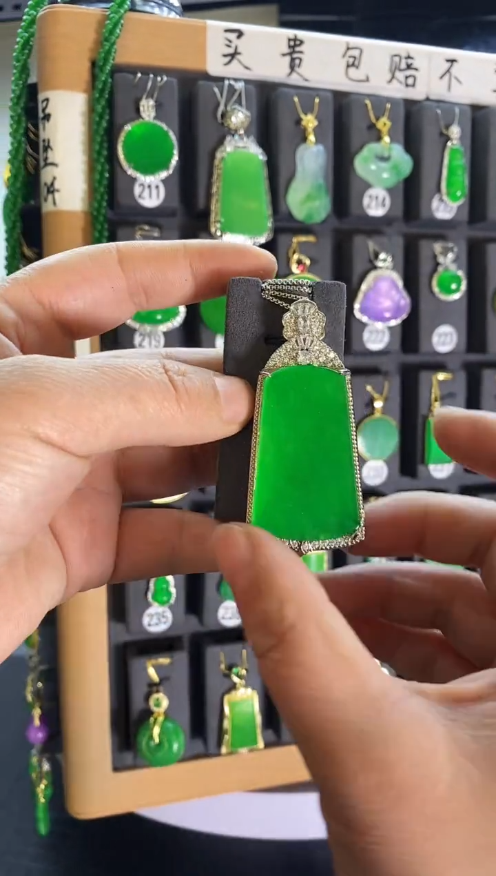 【闪购商品】翡翠耳饰银S925镶嵌250....