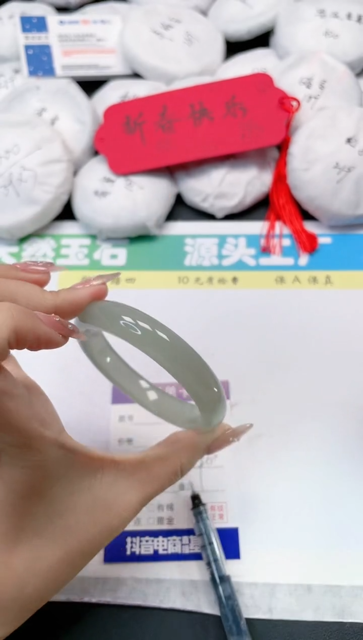 【闪购商品】石英质玉手镯未镶嵌186-60