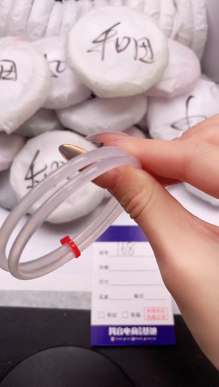 【闪购商品】石英质玉手镯未镶嵌16K168-58