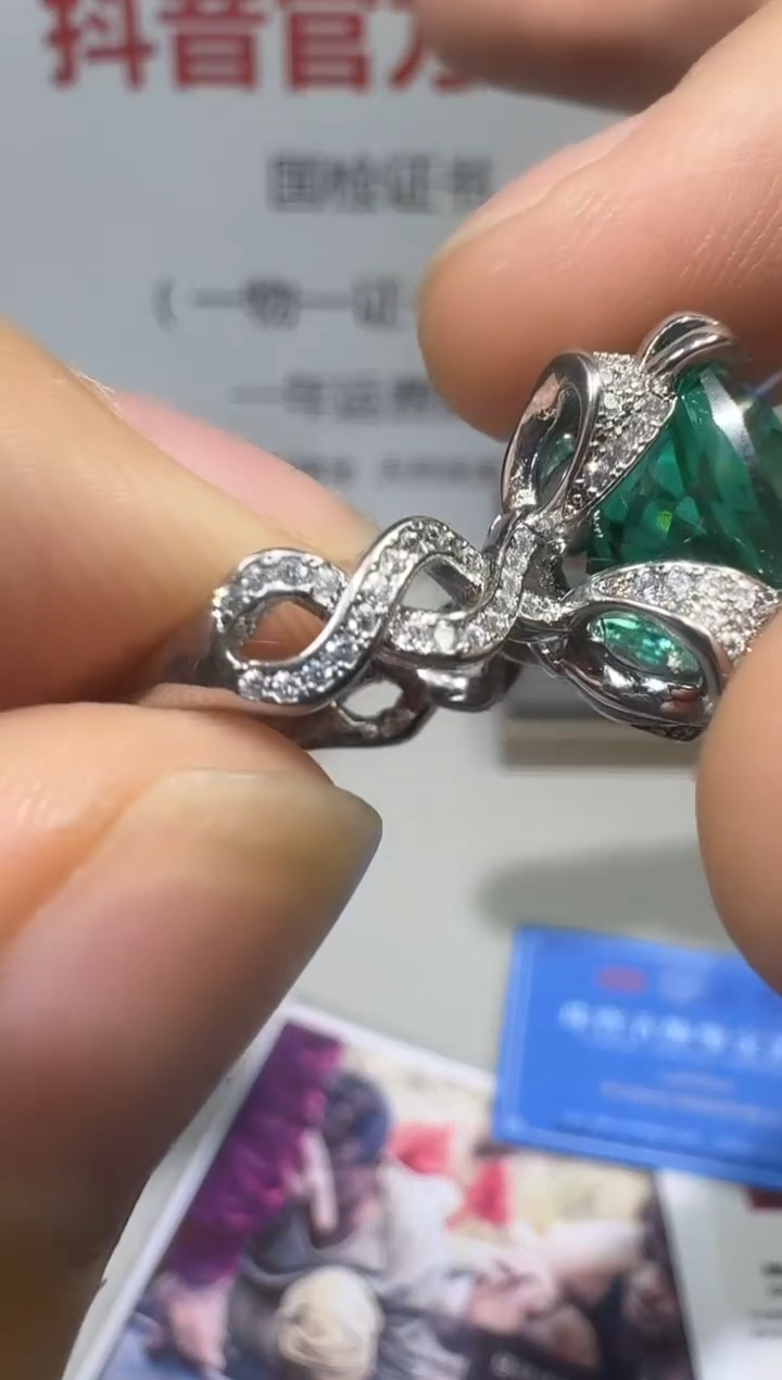 18K金镶嵌戒指祖母绿2