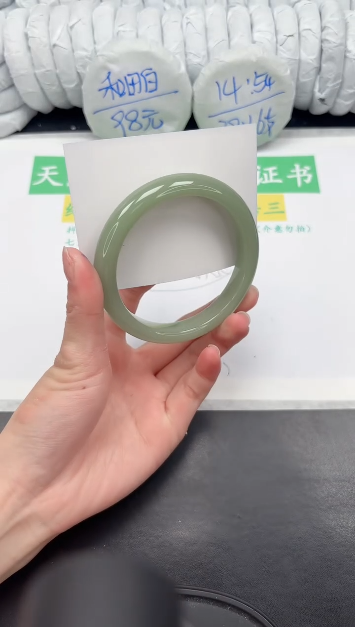 【闪购商品】石英质玉手镯未镶嵌182-65