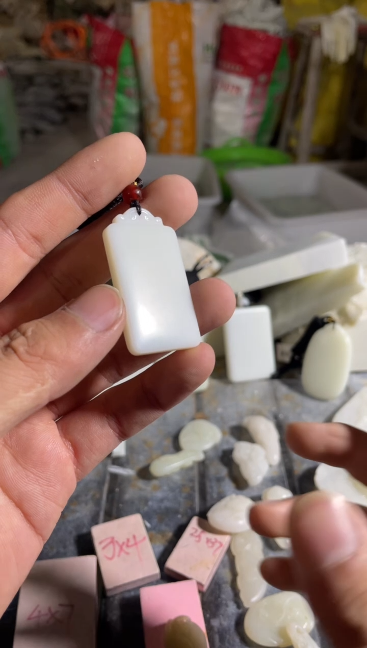 颈饰未镶嵌和田玉3