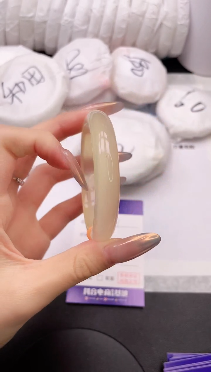 【闪购商品】石英质玉手镯未镶嵌25K361-55