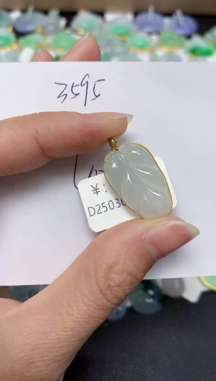 【闪购商品】翡翠18K金镶嵌颈饰 天然翡翠A货
