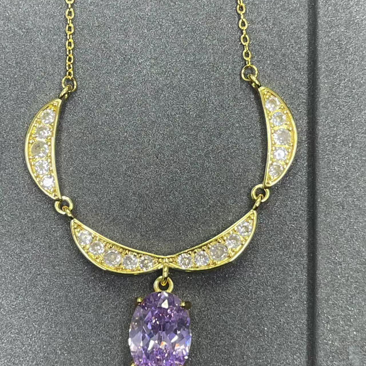 宝阁甄选紫黄月牙吊坠143