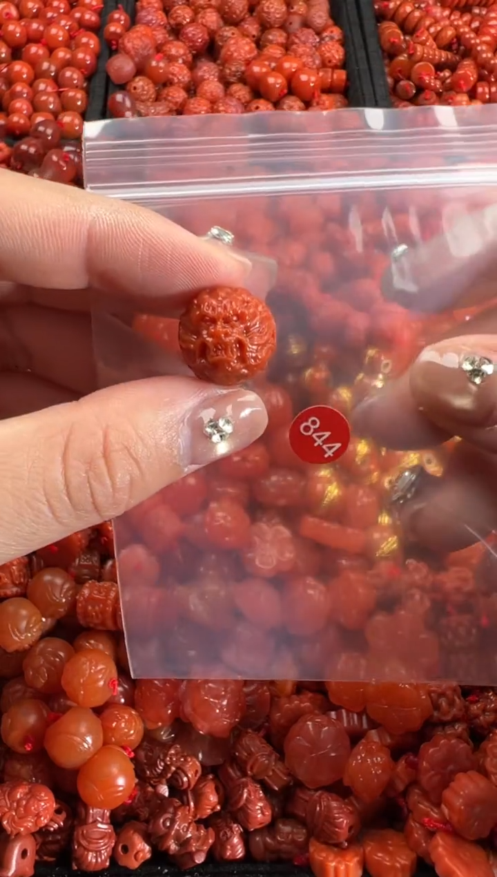 【闪购商品】南红玛瑙未镶嵌颈饰1