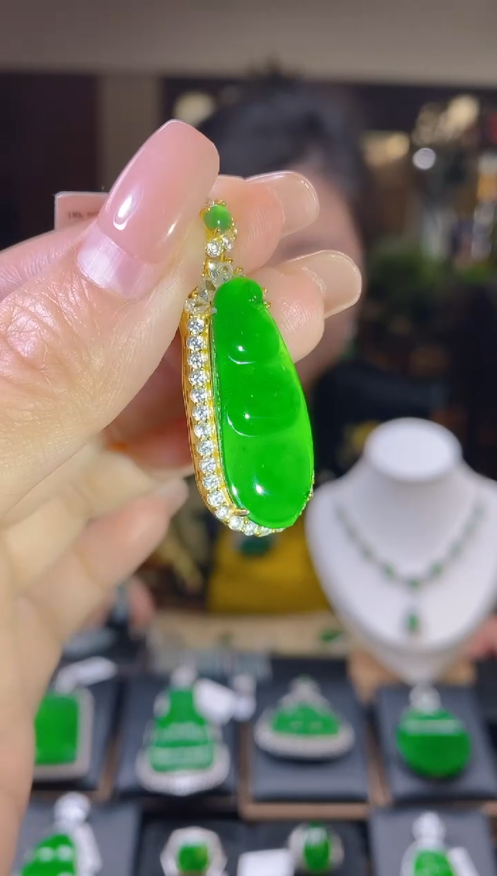 【闪购商品】翡翠吊坠(不含链)未镶嵌翡翠吊坠