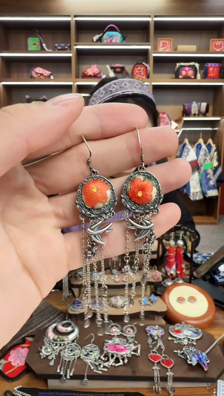 【闪购商品】织绣144蒙阿苏苗绣传承