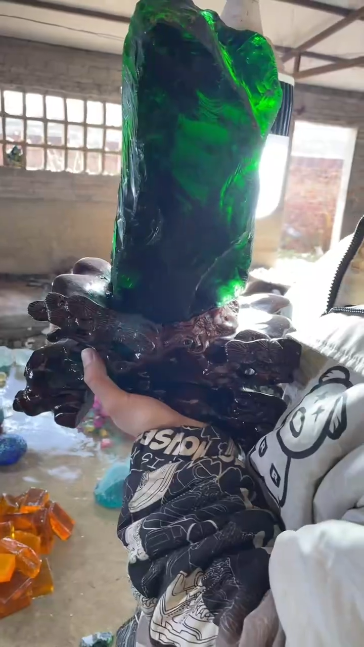 新疆五彩石原石摆件