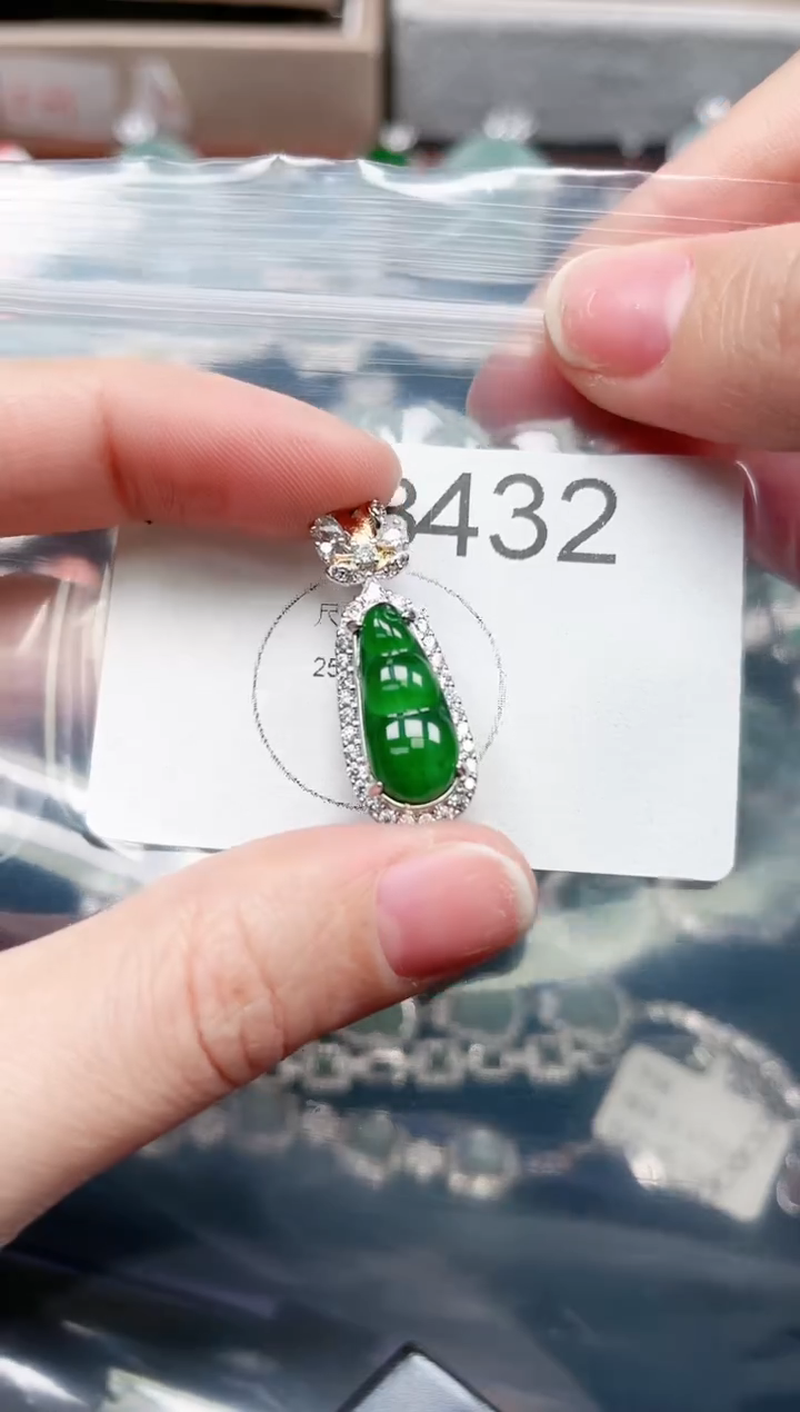 【闪购商品】翡翠颈饰未镶嵌432赠皮绳