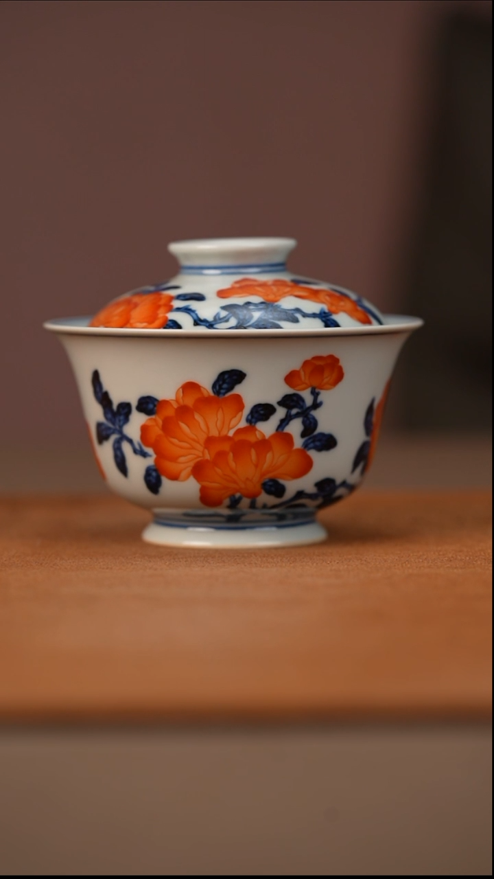瓷又见春风青花矾红石榴花盖碗