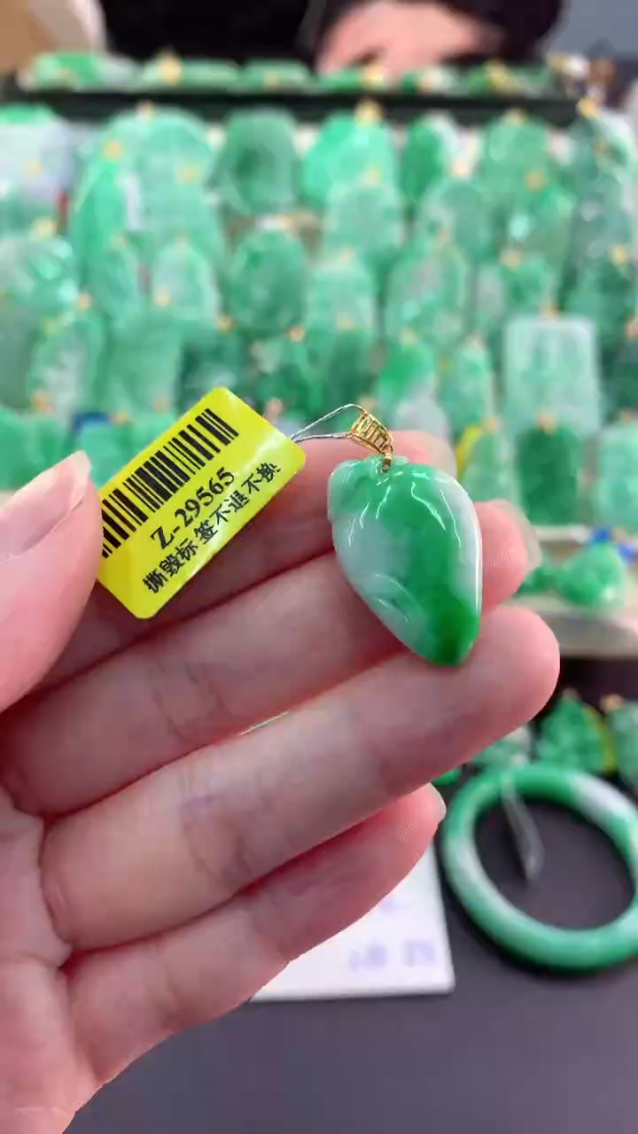 【闪购商品】翡翠吊坠(不含链)18K金镶嵌挂件