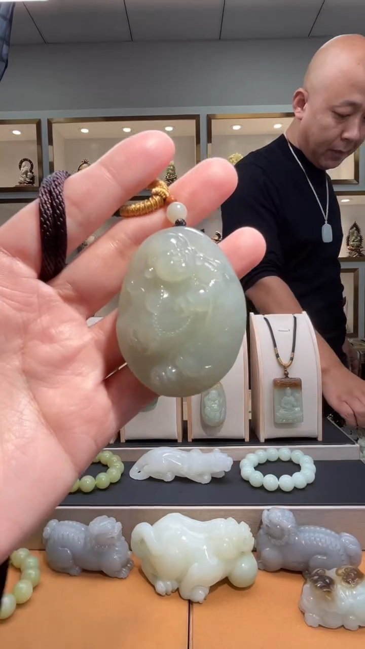 颈饰未镶嵌和田玉苏