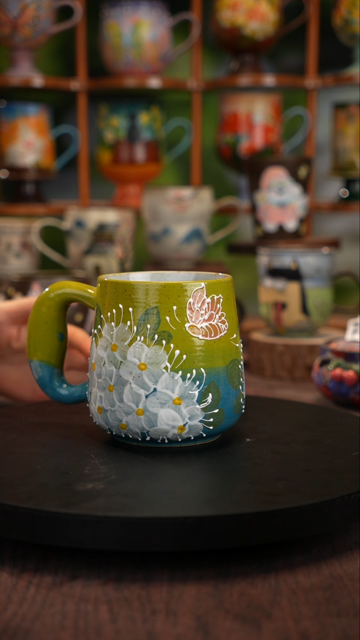 五彩手绘陶瓷杯子