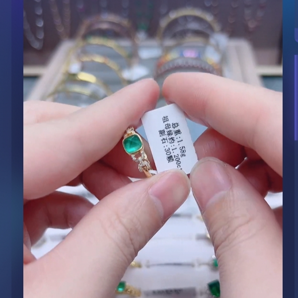 18k天然祖母绿戒指