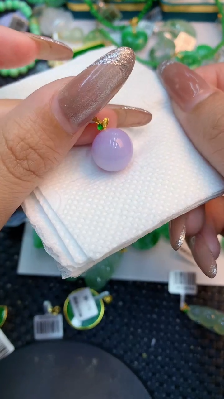 颈饰18K金镶嵌翡翠1