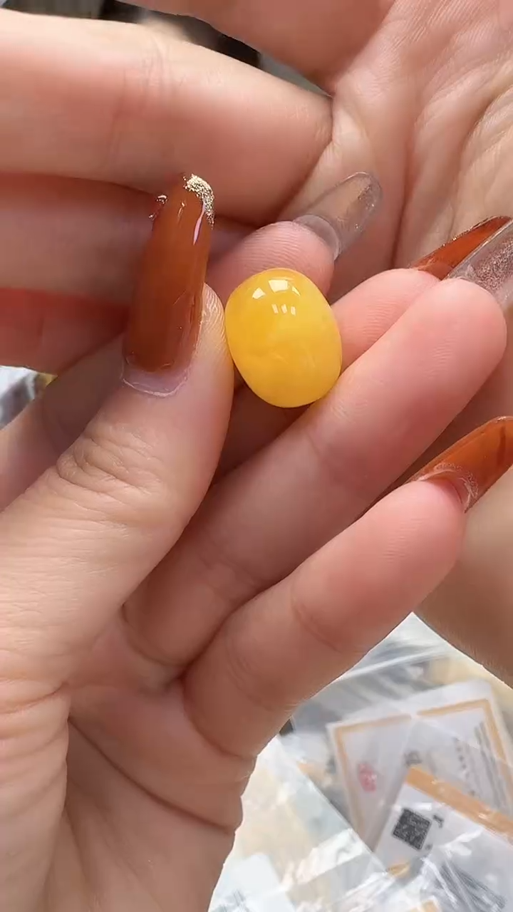 裸石琥珀未镶嵌如图