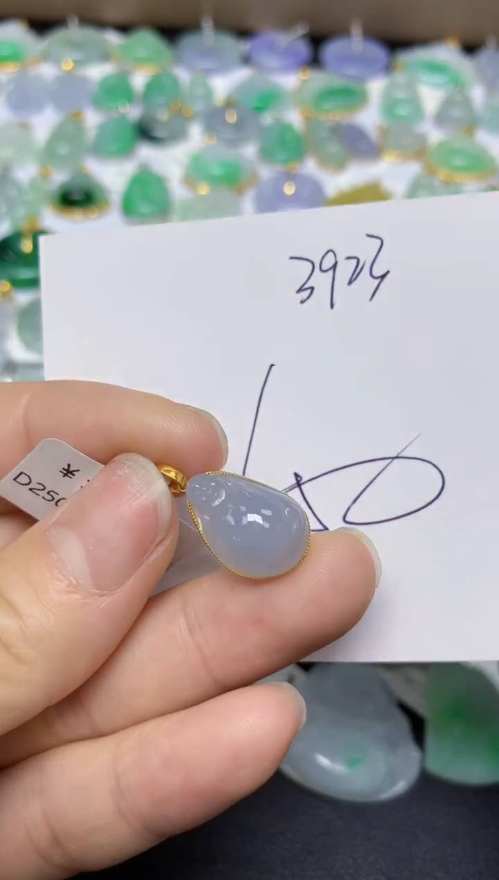 【闪购商品】翡翠挂件18K金镶嵌天然翡翠A货