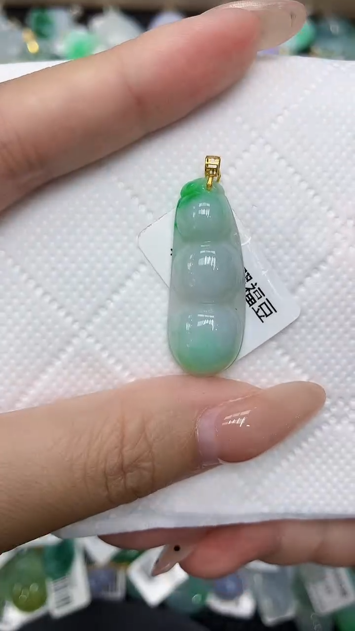 颈饰18K金镶嵌翡翠a货支持复检百元以上9元证书费自理
