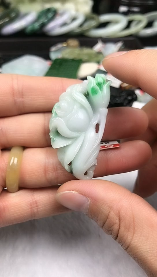 【闪购商品】翡翠吊坠(赠链)未镶嵌花开富贵