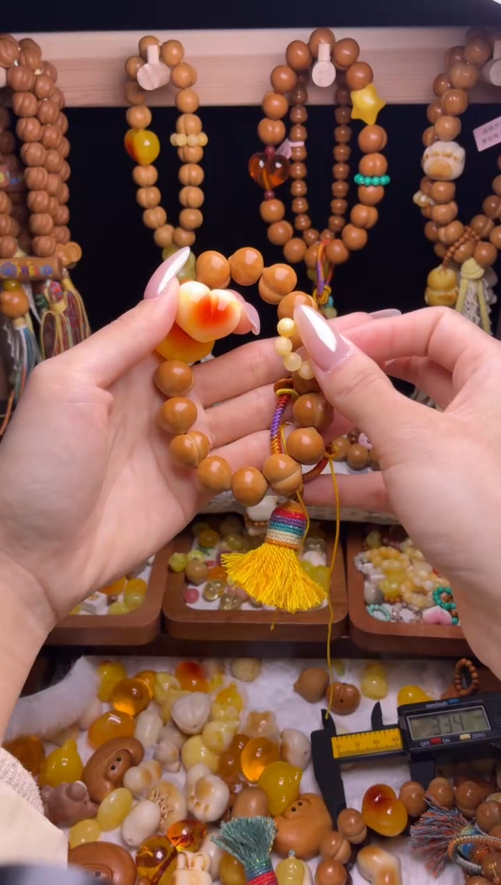 吊坠猴头核桃小**学加配饰;黄跑环