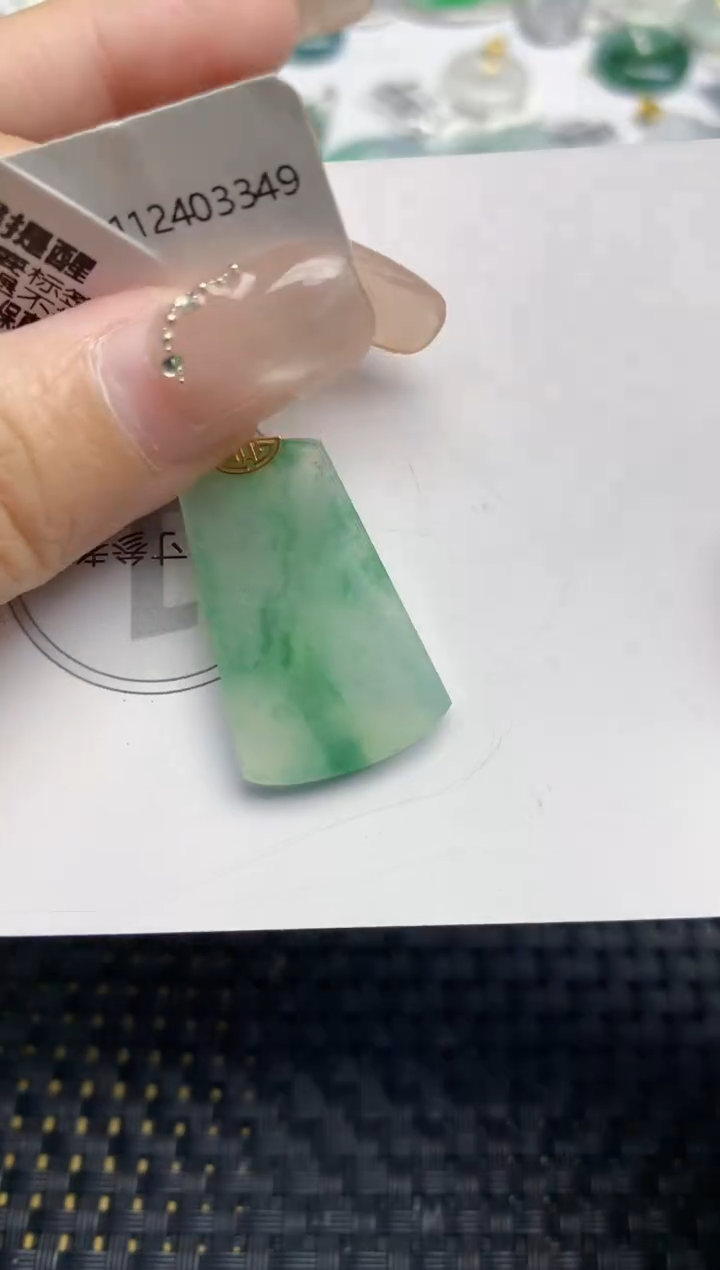 颈饰18K金镶嵌翡翠天然缅甸A货翡翠百元以上9元证书费自理